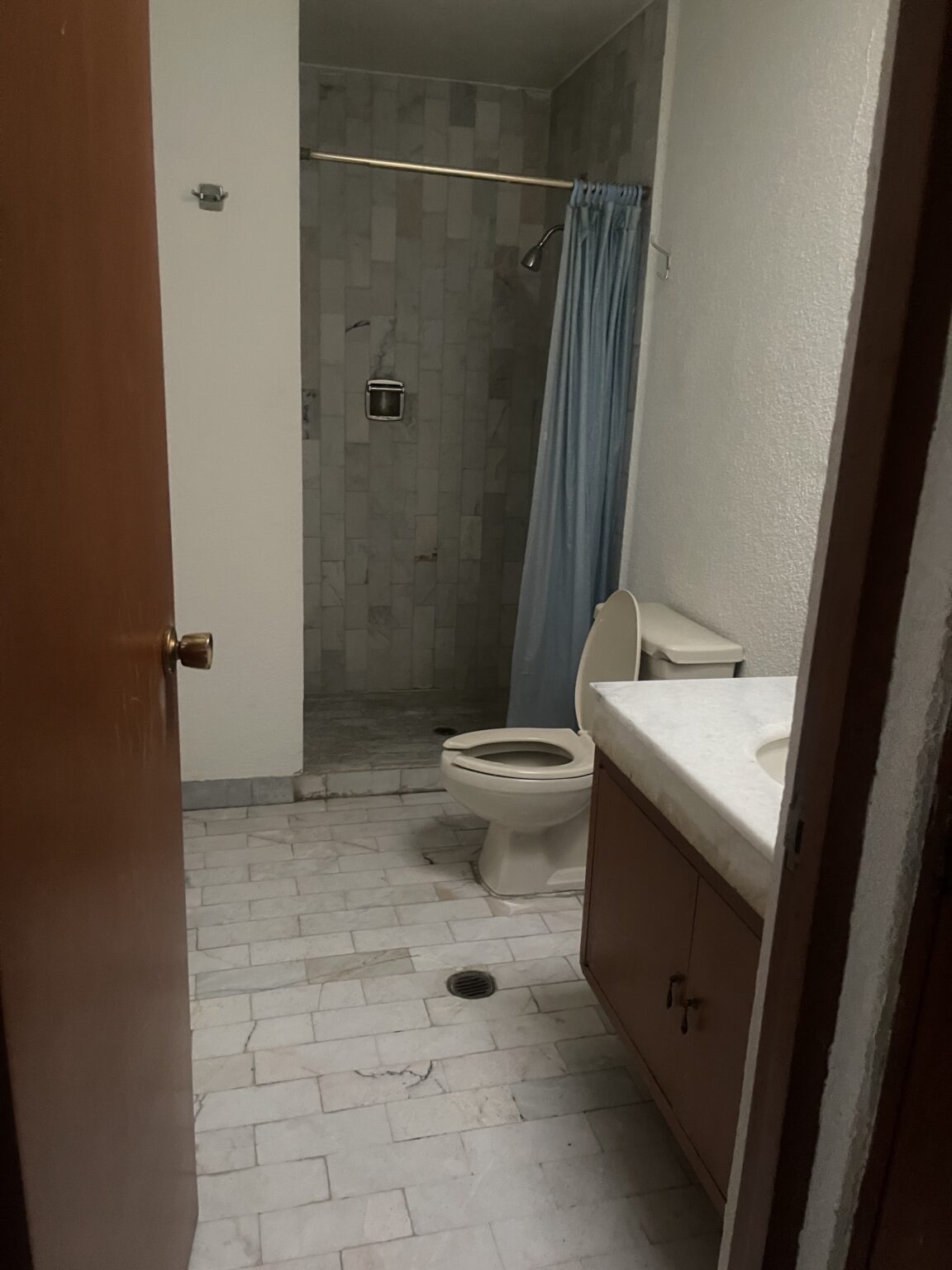 Baño de servicio